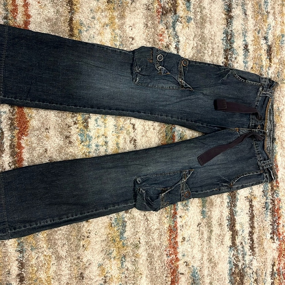 Mingjeans. size 2 low waisted with a slight flair.
